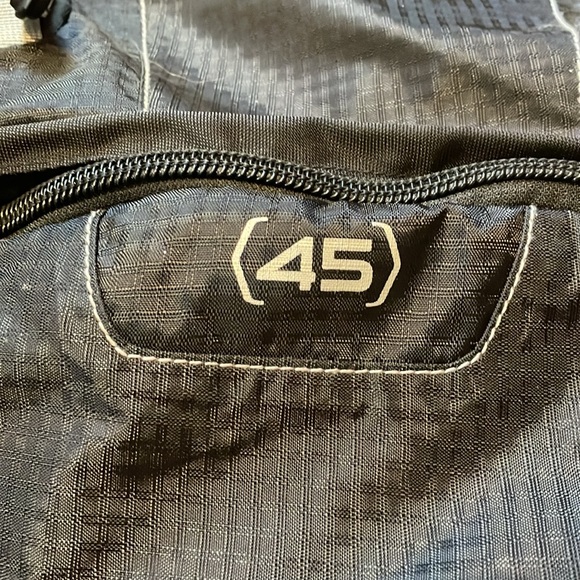 High Sierra Tangent 45l back pack - Picture 3 of 4